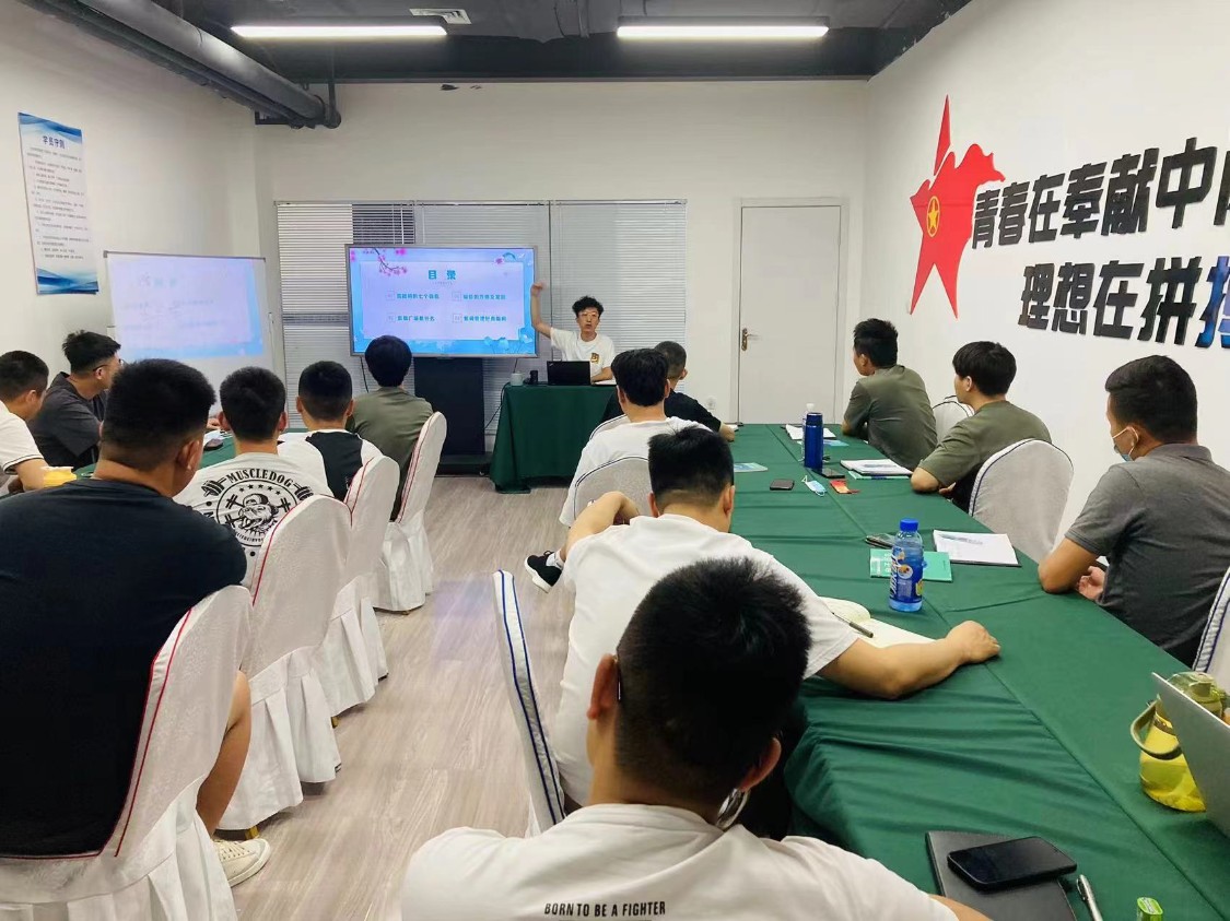这家十几件小单都能接的服装厂，在阿里国际站抓牢了海外网红们的生意